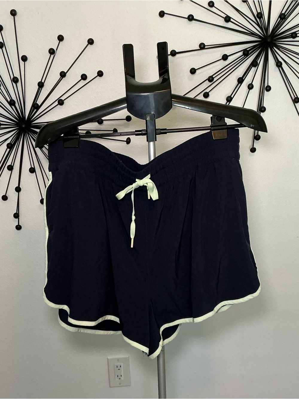 Athleta High Rise Midnight Stripe Run Shorts XL